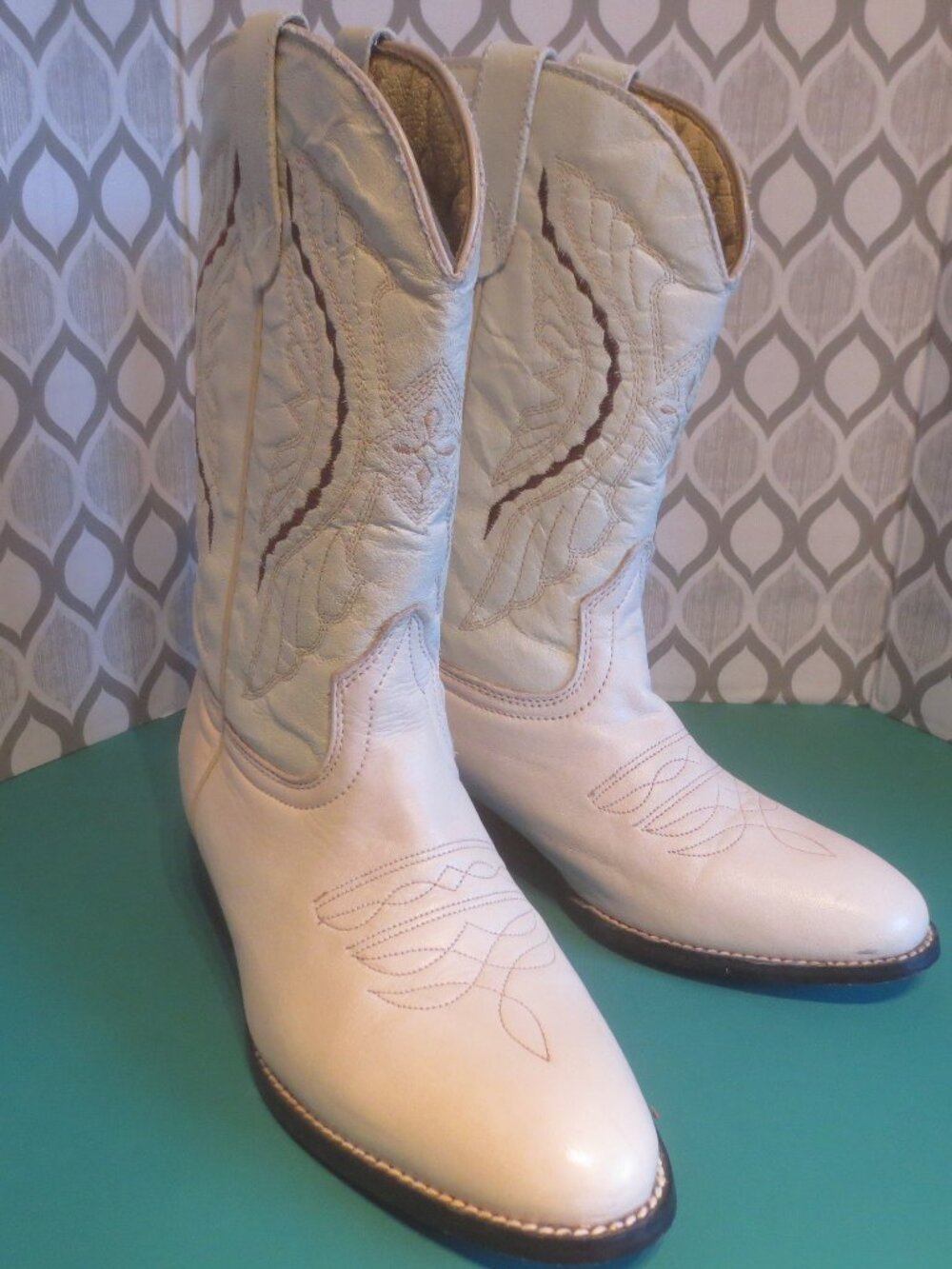 Caballo Dorado Cream Beige Leather Embroidered Stitched Design Cowboy Boots